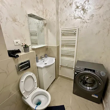 Aloha Mamaia Navodari